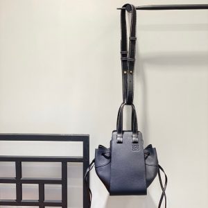 Kuwait LOEWE Hammock Drawstring 抽繩吊床包