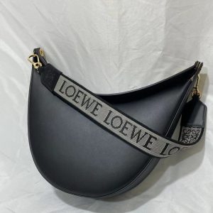 Dubai LOEWE Luna月亮包羅意威的包包怎麽辨別真假