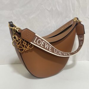 Qatar Doha LOEWE Luna月亮包loewe官網包包新款