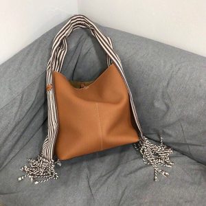 Bahrain East riffa LOEWE羅意威斜挎肩包天後王菲同款