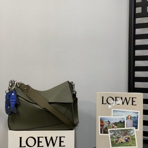 Republic of Indonesia LOEWE包包官網價格羅意威郵差包