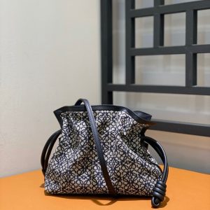 Indonesia羅意威新款Flamenco繡花小福袋LOEWE女包