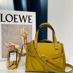 Ottawa Canada LOEWE手提馬鞍包羅意威手包女士價格