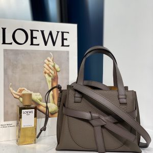 Montreal Canada羅意威手提馬鞍包LOEWE包包保值嗎