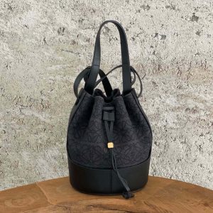 Newcastle UK Britain LOEWE Balloon氣球包羅意威logo