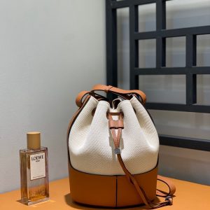 Exeter, UK Britain 羅意威氣球包價格宋兒祖‬同款LOEWE