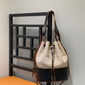 Malaysia LOEWE Ballon最新繡花氣球包羅意威包包官網