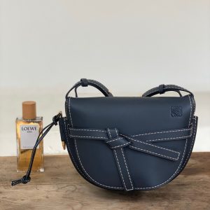 Bahrain羅意威Gate馬鞍包loewe包內的號碼是獨一的嗎