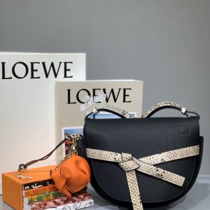 Bahrain East riffa 羅意威蛇皮馬鞍包 loewe官網網站