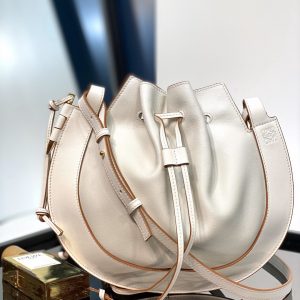 Qatar Doha LOEWE Horseshoe飛碟包羅意威包包官網