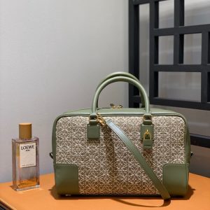 Saudi Arabia Dammam LOEWE amazona羅威意包包