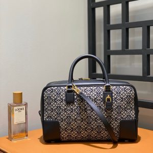 Saudi Arabia Riyadh LOEWE amazona羅意威的包包