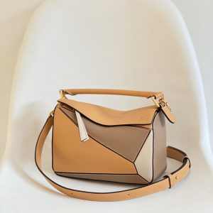 Ottawa Canada LOEWE puzzle羅意威puzzle真假對比