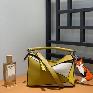 Calgary Canada LOEWE puzzle羅意威包包官網價格