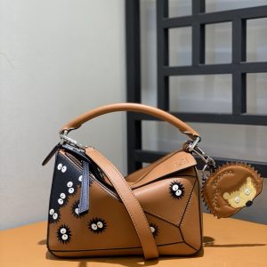 Thailand LOEWE puzzle包羅意威的包包怎麽辨別真假