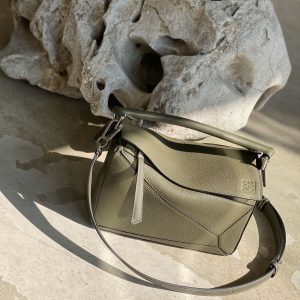 Indonesia Jakarta LOEWE puzzle包羅意威的包包值得買嗎