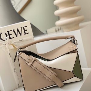 Bahrain LOEWE puzzle包中號 羅意威puzzle包中號