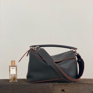 San Joze USA LOEWE Puzzle羅意威puzzle有幾個尺寸