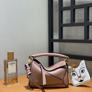 Malaysia LOEWE puzzle包羅意威的puzzle包大小如何選