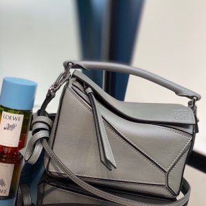 Canada LOEWE puzzle包羅意威的包包意大利什麽價格