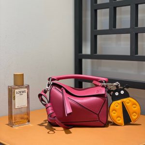 Australia LOEWE puzzle包迷妳羅意威包包帶子怎麽弄