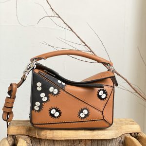 United Arab Emirates  LOEWE puzzle迷妳 18cm羅意威