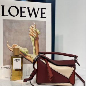 Dubai LOEWE迷妳puzzle羅意威的包包怎麽辨別真假