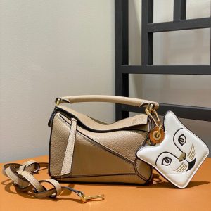 Saudi Arabia Dammam LOEWE puzzle包迷妳羅意威