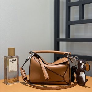 Kingdom of Saudi Arabia LOEWE puzzle包 羅意威logo