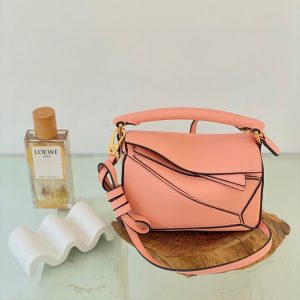 Bahrain manama LOEWE puzzle包迷妳羅意威包包官網