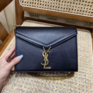 Vietnam  Hanoi YSL cassandra包包聖羅蘭cassandra包