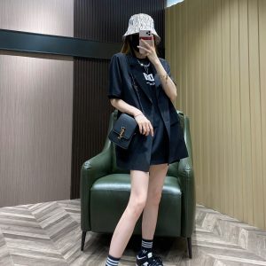 Brisbane Australia YSL 聖羅蘭kaia繫列豎款肩背包細節圖