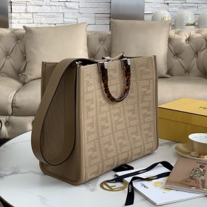 Thailand Bangkok芬迪Fendi中號托特包芬迪包包官網