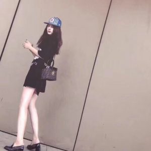 Singapore 芬迪Fendi vintage 盒子包黑色上身參考圖