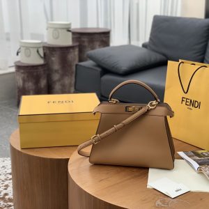 Canada 芬迪Fendi Iconic peekaboo ISeeU 手袋杏色