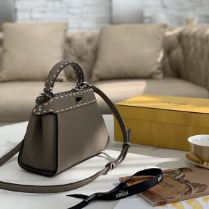 Kuwait芬迪Fendi peekaboo包灰色芬迪peekaboo繫列