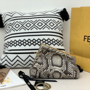 Indonesia 芬迪Fendi First包包芬迪first繫列包包價格