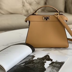 Cambridge UK Britain芬迪Fendi Peekaboo ISeeU 手袋