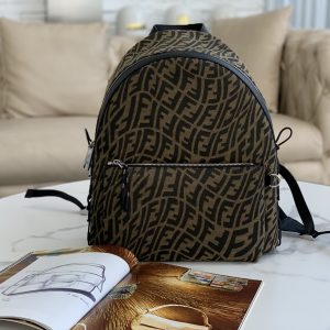 Tokyo, Japan芬迪Fendi背包Vertigo 膠囊限量款38CM