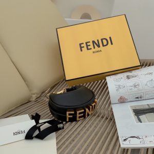Vietnam  Hanoi芬迪Fendi月牙腋下包芬迪包包價格圖片