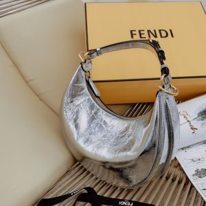 Canada Ottawa芬迪Fendi月牙腋下包芬迪女包最新款圖片