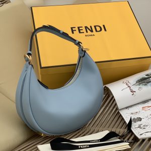 Australia Canberra芬迪Fendi月牙腋下包芬迪包經典款式
