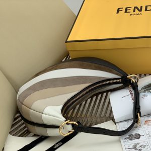 Qatar Doha芬迪Fendi超美月牙腋下包芬迪包怎麽看年份