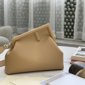 Kingdom of Saudi Arabia芬迪Fendi First包大號芬迪女包