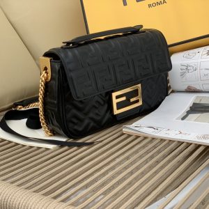 Qatar Doha芬迪Fendi Baguette包芬迪女包是什麽檔次