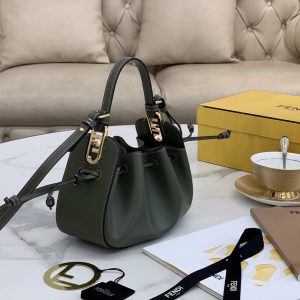 Newcastle UK Britain芬迪Fendi Pomodorino餃子包