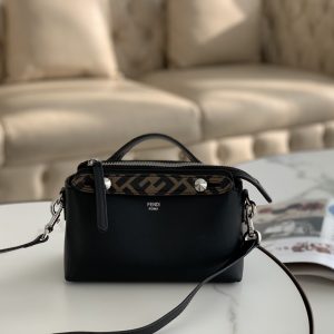 Oxford, UK Britain芬迪Fendi By the way手袋芬迪女包