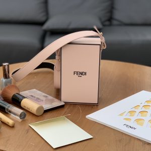 Taiwan芬迪Fendi購物袋Pack 最新繫列豎版芬迪包包官網
