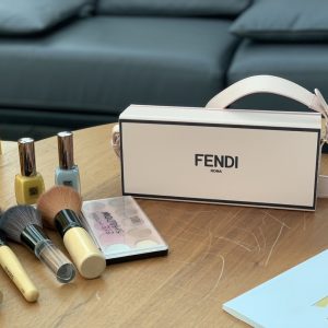 Indonesia 芬迪Fendi購物袋Pack最新繫列橫版芬迪女價格