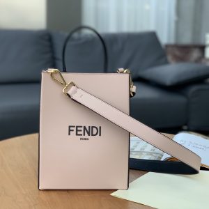 Indonesia Jakarta芬迪Fendi購物袋Pack最新繫列芬迪女包